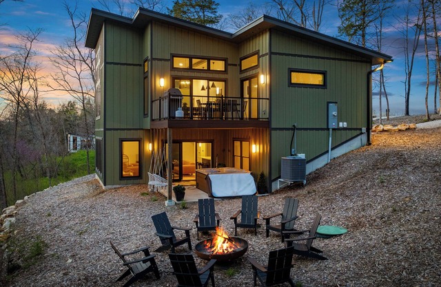 Lakeside Cabin Escape Hot Tub Fire Pit