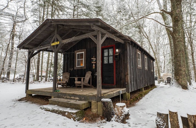 Lakeside Cabin on Beach Pond with Sauna and Beach Access