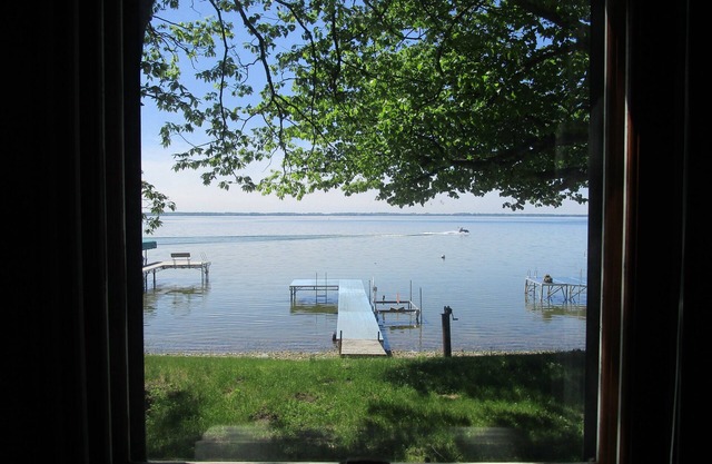 Kabine am schönen grünen See