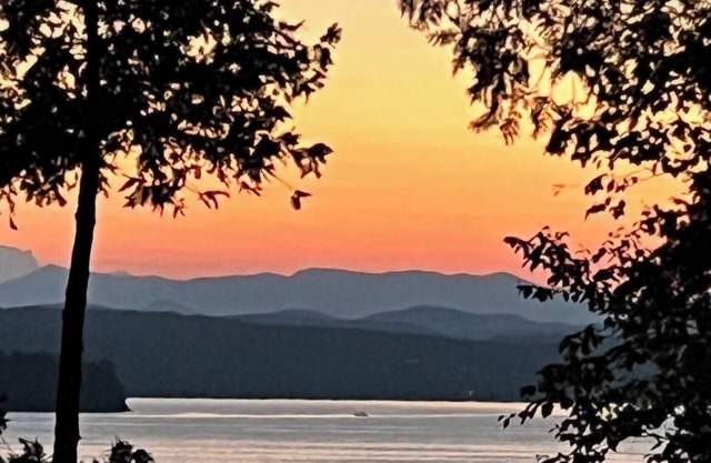 Lakeside cabin on Lake Champlain in charming Charlotte, Vt