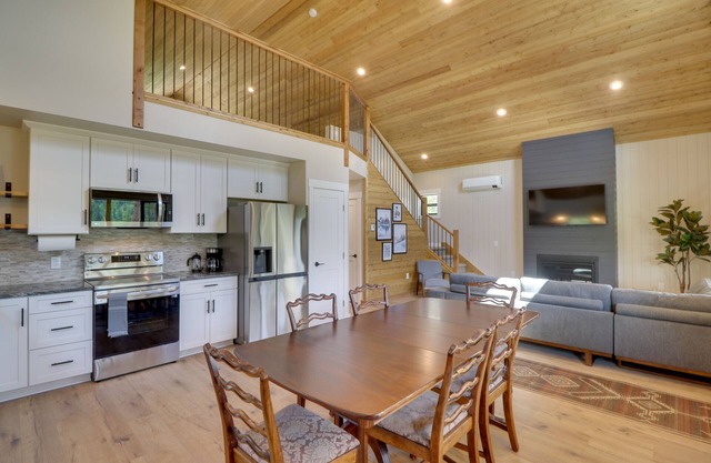 Lakeside Cabin Retreat w/ Private Hot Tub!