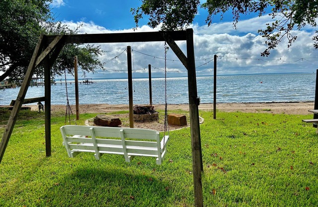 Waterfront Cottage With Your Own Personal Sandy Beach and Expansive Lake View