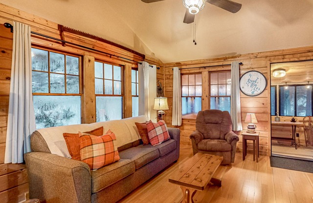 Lakeside cabin with a firepit, sunroom, & seasonal dock