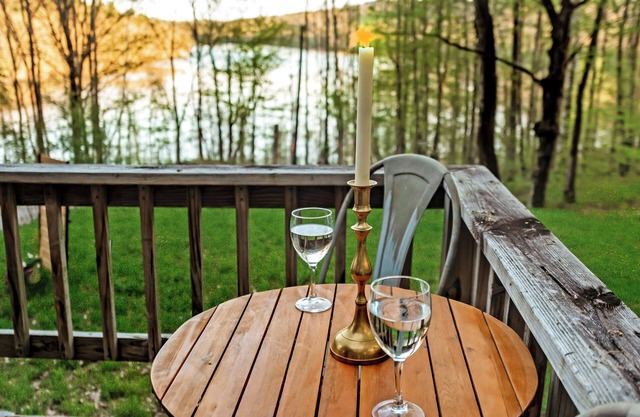 Lakeside Chalet near Downtown Wilmington & Mt Snow