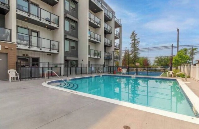 Lakeside Condo - King Bed + Pool