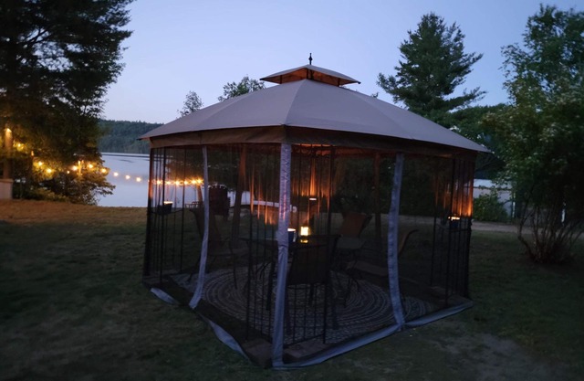 Waterfront Cottage Hot tub Beach Arcade Games