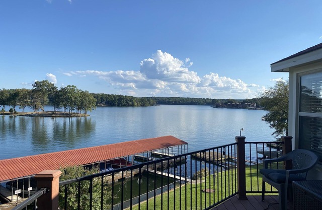 Lakeside Cottage, cleaned and managed by owner - NO CLEANING FEE