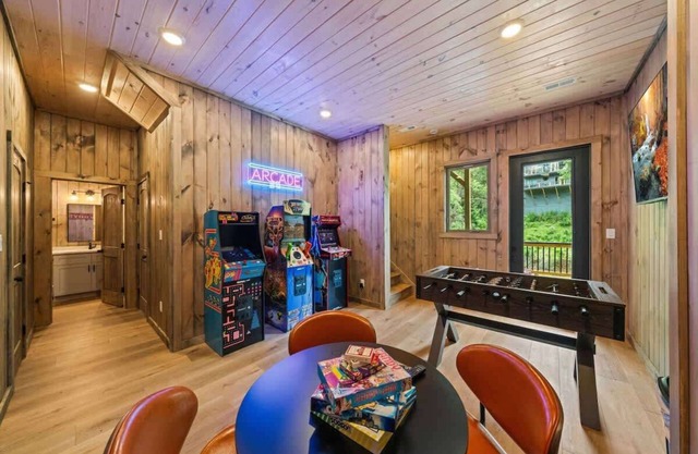 Lakeside Country - Hot Tub Retreat with Lake Access