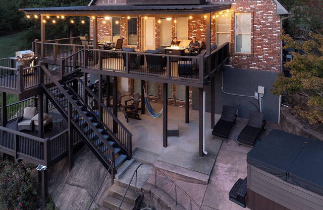 Lakeside Cove - Lakefront Home