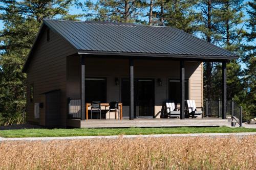 Lakeside Crest Estate Cottages