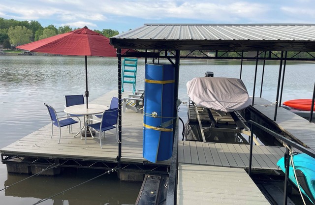 Lakeside Dreaming! 2b-2b, Sleeps 6, Lake of the Ozarks.