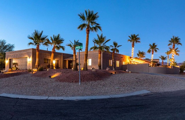 Lakeside Entertainment Oasis W/ Heated Pool & Spa