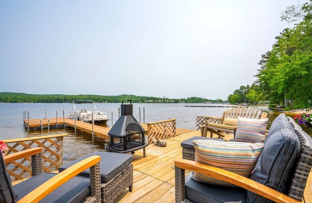 Lakeside Escape-Kayak|Fire pit|Game room|Sunroom