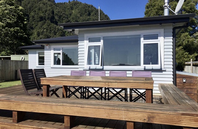 Lakeside Escape Ferienhaus
