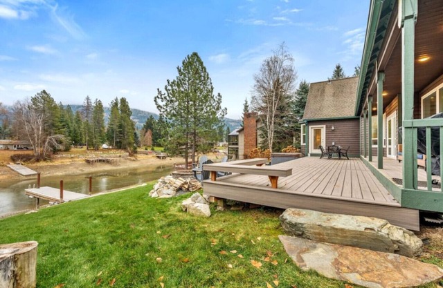 Lakeside Escape Waterfront w/ Hot Tub + MTN Views!
