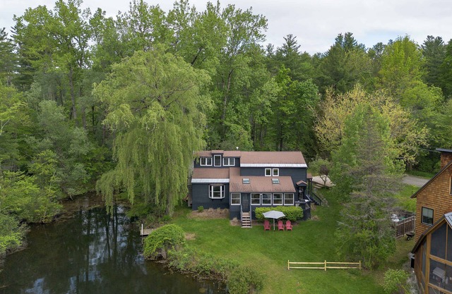 Lakeside Estate: 2 Homes For Family Gatherings