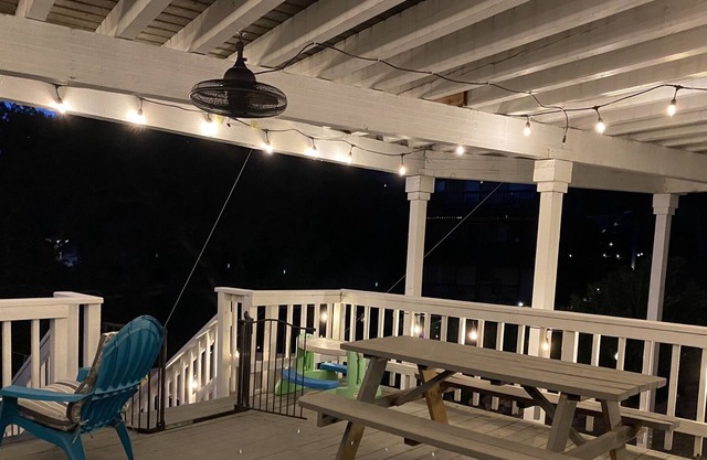 Lakeside Family Retreat near Yosemite - Summer swimming and winter snow fun