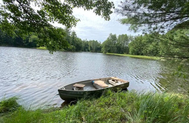 Lakeside Farmhouse on 41 Acres
