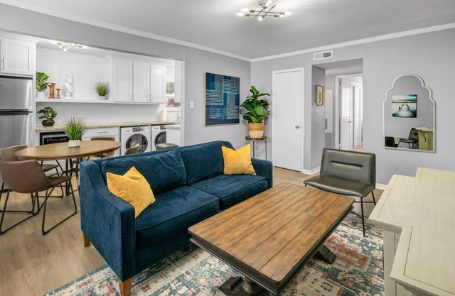 Lakeside: First floor/King Beds