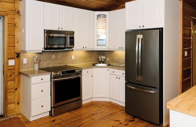 Lakeside Gem: Family Cottage, 5 mins to Haliburton.