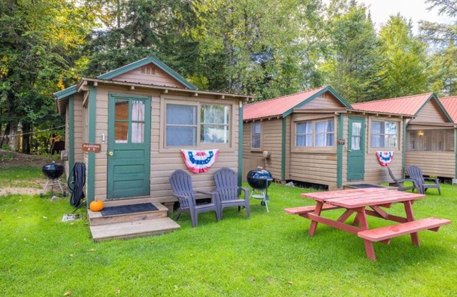 Lakeside Getaway, Just Steps Away from Fourth Lake Here at Stiefvater's Lakeside Cottages!