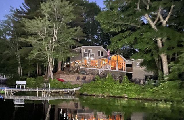 Lakeside Cozy Family Home