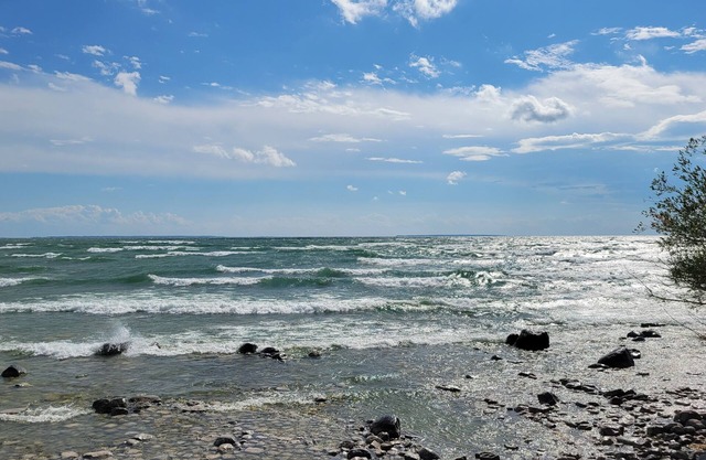 Lakeside Getaway with 300 ft on Lake Ontario
