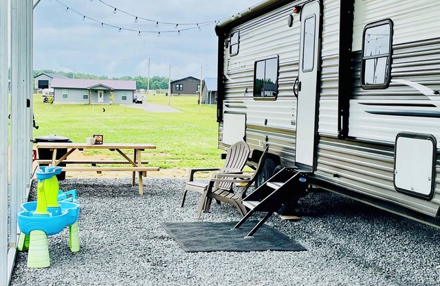 Lakeside Glamping Retreat ~ on Green River Lake