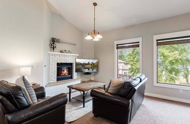 Lakeside Gull Lake Condo, Playground, Firepit, Boat Rentals