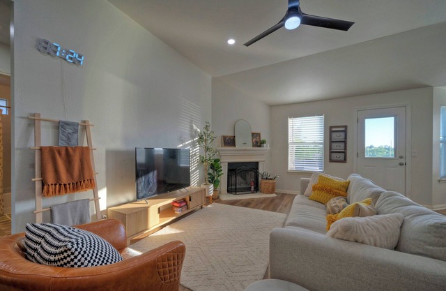 Lakeside heaven Hutto- Lake access 3bedroom near 130