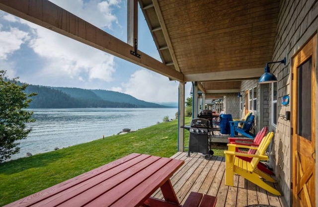 Lakeside Hideaway - Lakefront 1 Bedroom Beach