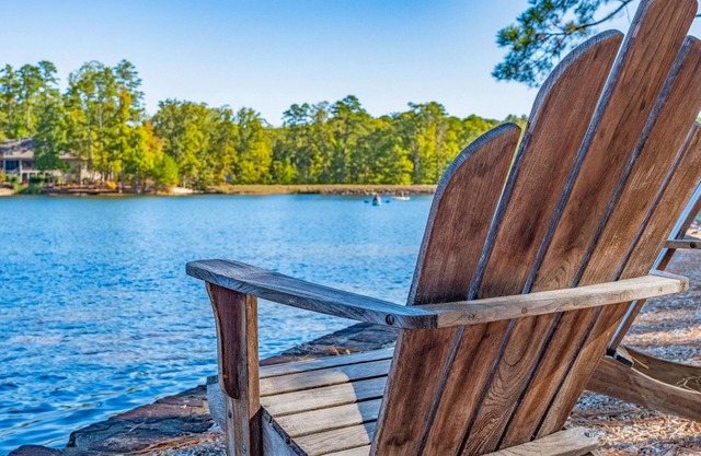 Lakeside Home with 2 firepits, kayaks, large patio with propane grill, hammocks