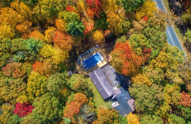 Lakeside Home Hot Tub + Heated Pool on Private 5 Acres