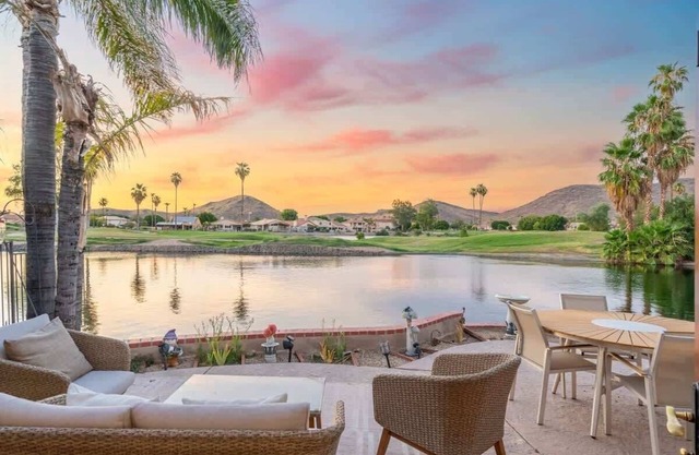 Lakeside home with private patio| Grill | Golf vie