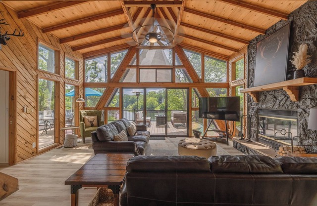 Lakeside Linden Retreat by Innsbrook Vacations!
