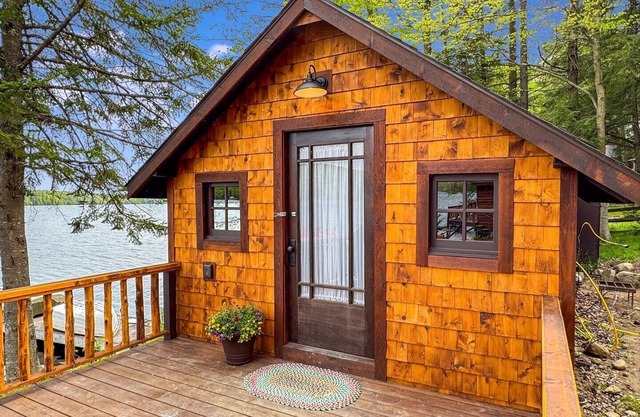 Lakeside Lodge - Lakeview Cottage