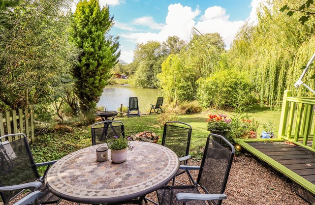Lakeside Lodge Retreat