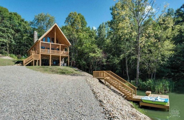 Lakeside Log Cabin | Hot Tub Arcade Views