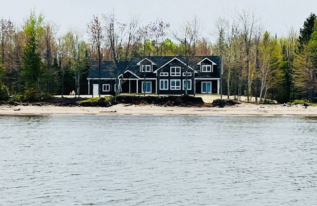 Lakeside Lookout 3 Bedroom