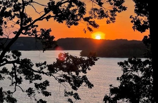 Lakeside Oasis at Bailey’s Point with SPECTACULAR Views of Barren River Lake!