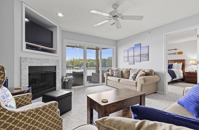 Lakeside Paradise 2Bd w/ Pool, Playground and More