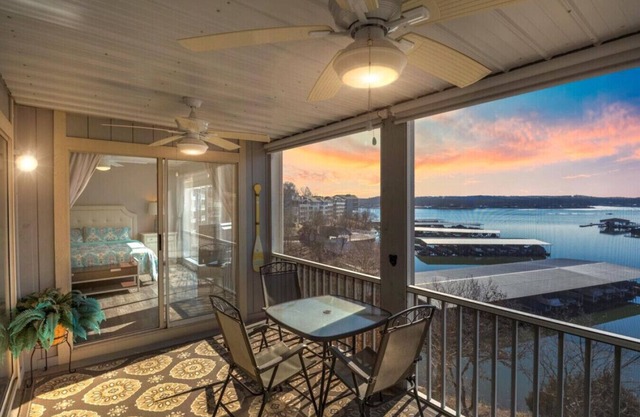 Lakeside Paradise - Waterfront, Pools, & Pickleball!