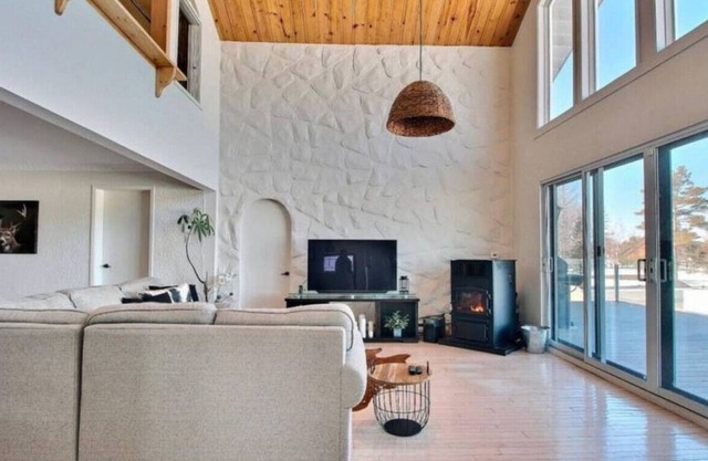 Lakeside & Private Beach