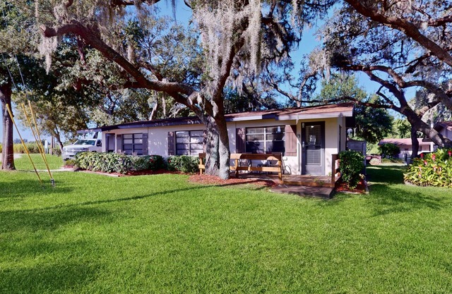 Lakeside resort condo with private deck & grill + on-site docks/boat launch