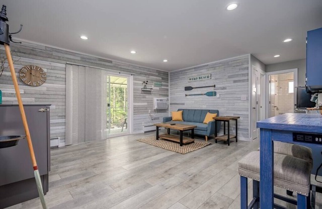 Lakeside Serenity: 1BD Villa with Private Deck