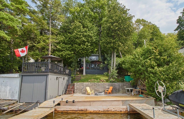 Lakeside Serenity Cottage