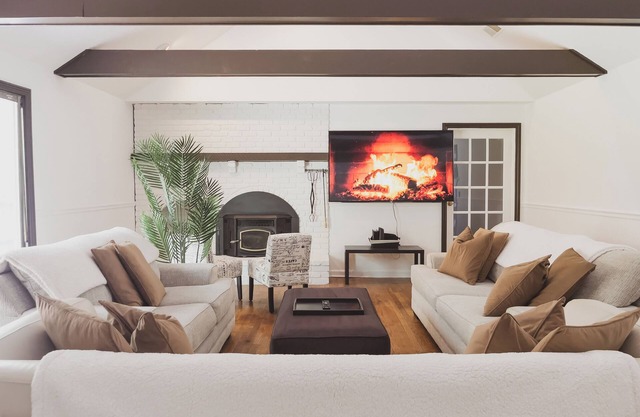 Lakeside/Sleeps20/HotTub/GameRoom/2Acres/Firepit
