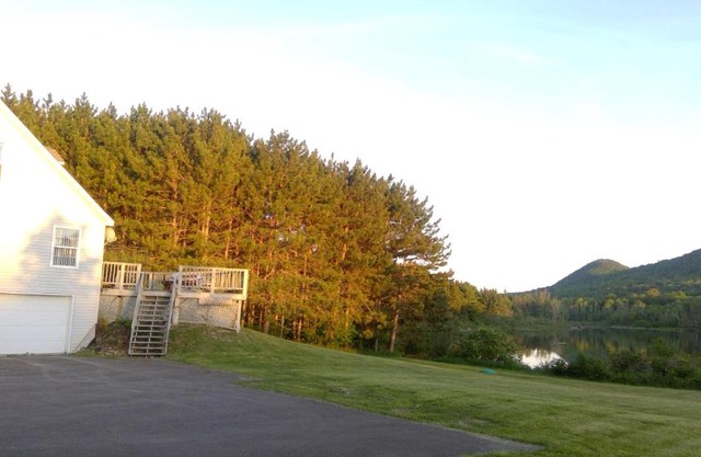 Lakeside Snowmobile - Ski Villa, 4BR 2BA, sleeps 10