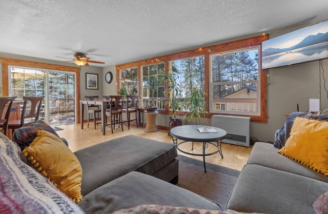 Lakeside Somers Basecamp for Adventure! 2 bed, 2 bath, huge deck and lake views!