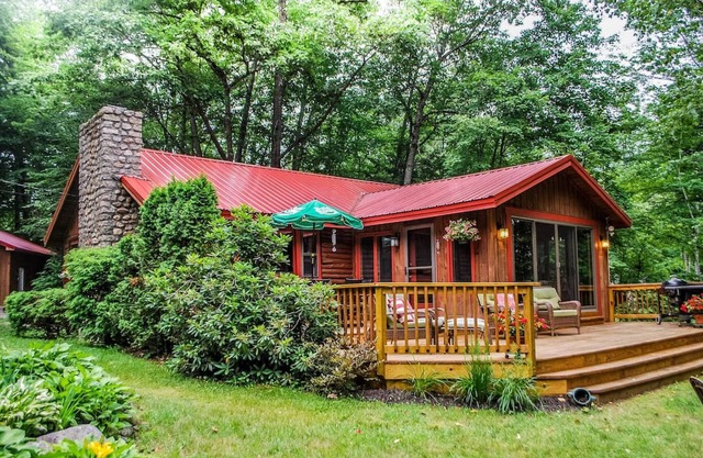 Die Natur! LONG LAKE Blockhaus - 6 Personen, riesige Terrasse, STRAND, und Bojen